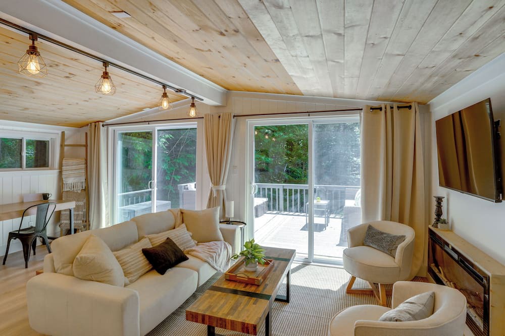 Monroe Bridge House | High-Design Monroe Cabin on 2 Private Acres!