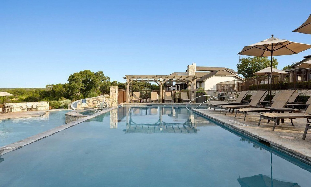 Ingram Resort | Hill Country | Luxury Nature Retreat | Pool + Trails