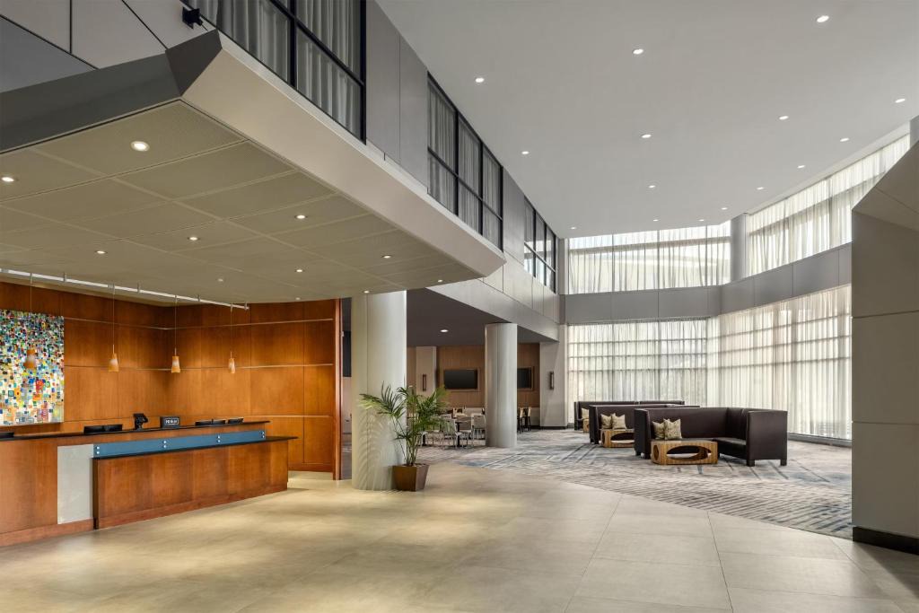 Linthicum Heights Hotel | Hilton Baltimore BWI Airport