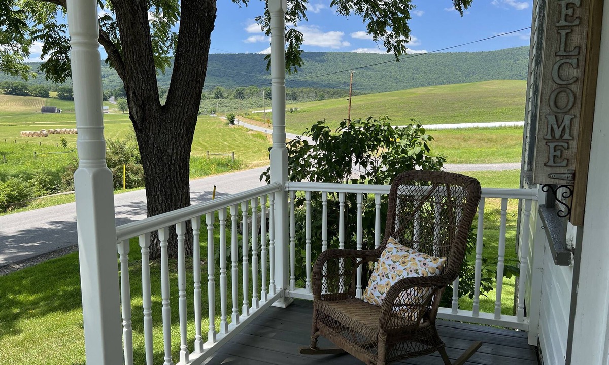 Loysburg House | Historic Farmhouse Getaway