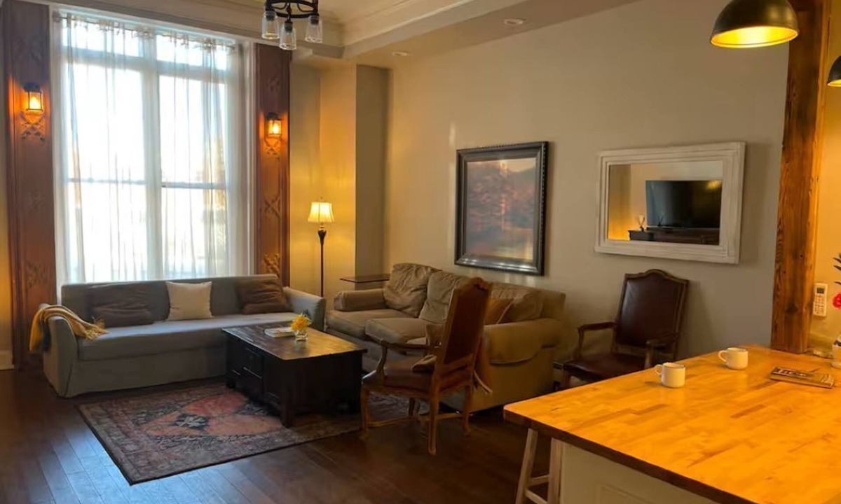Mansion Area Apartment | Historic Gem, Fireplace,2BR/2BA,Capitol District