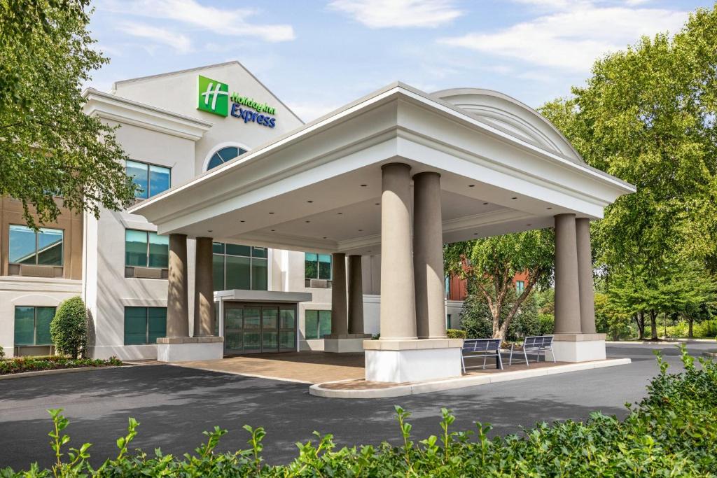 Halfway Hotel | Holiday Inn Express Hotel & Suites Hagerstown by IHG