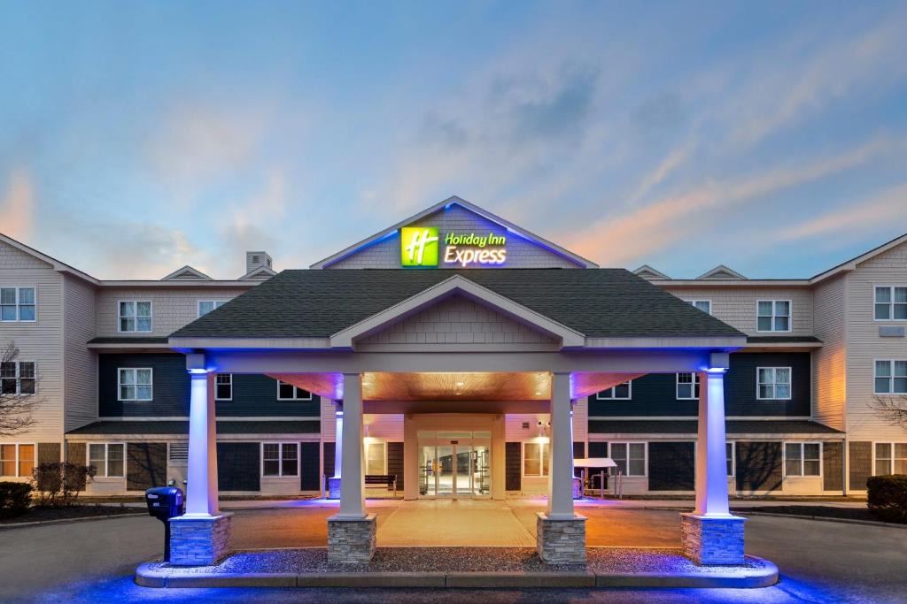 Freeport Hotel | Holiday Inn Express Hotel & Suites Freeport by IHG