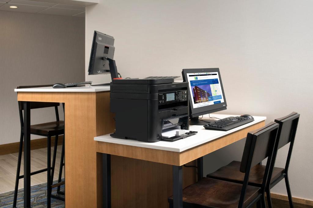 College Park Hotel | Holiday Inn Express & Suites College Park - University Area by IHG