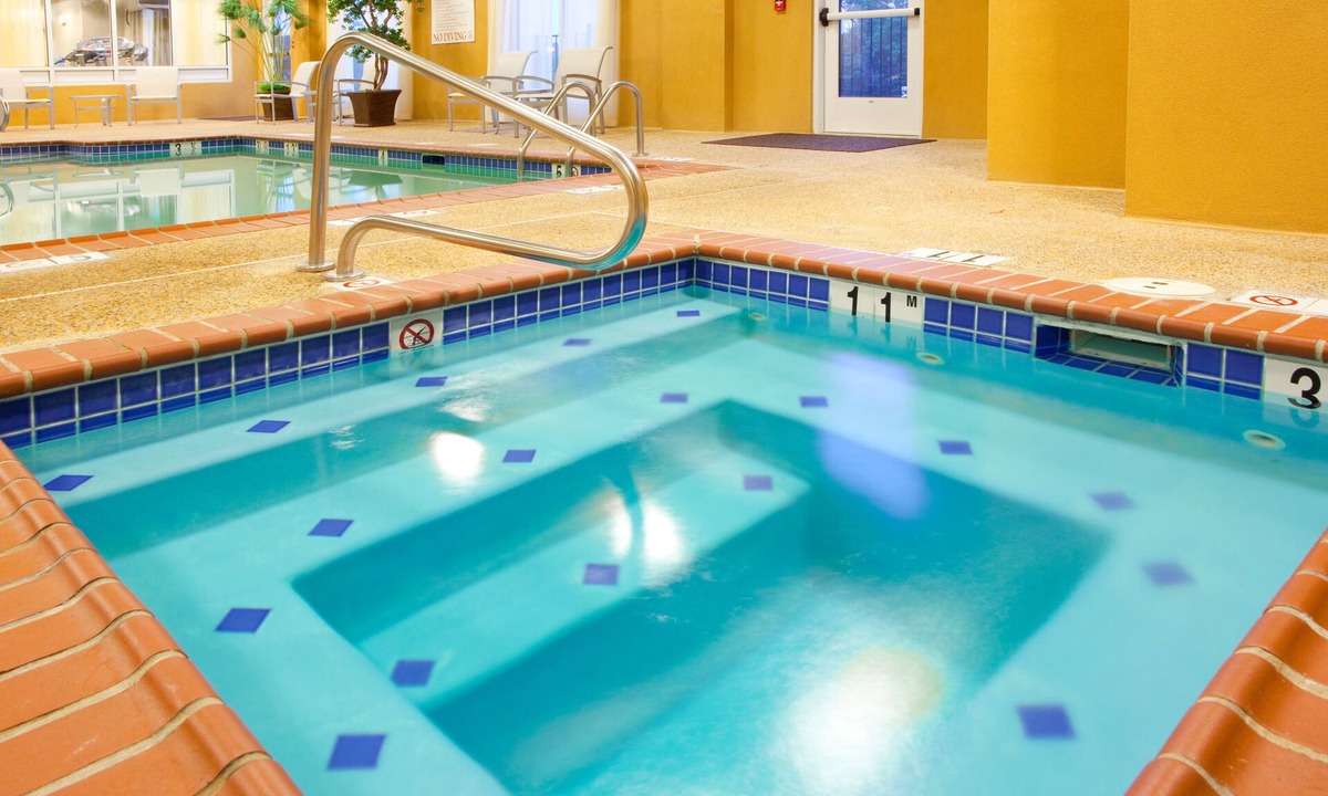 Lakeview Hotel | Holiday Inn Manassas - Battlefield by IHG