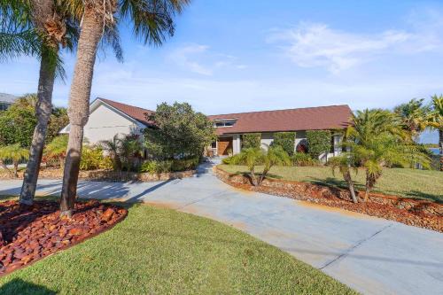 Edgewater House | Hooked on the River