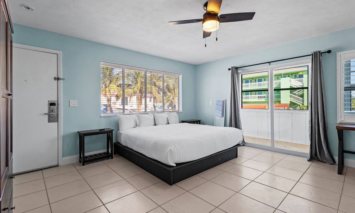Fort Pierce Hotel | Hotel Room with Balcony- King Bed #1