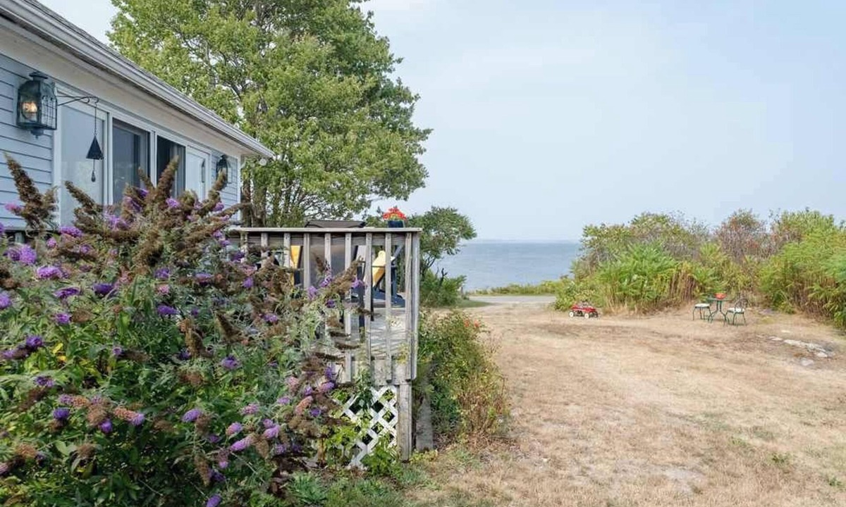 Peaks Island House | House at Table Rock S