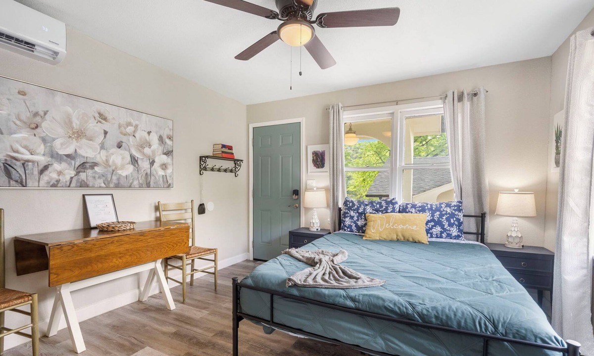Rockaway Beach Apartment | Hummingbird Hideway Peaceful Lake View Cottage
