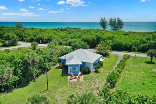 Fort Pierce Shores House | Hutchinson Island Cottage: Steps to the Beach