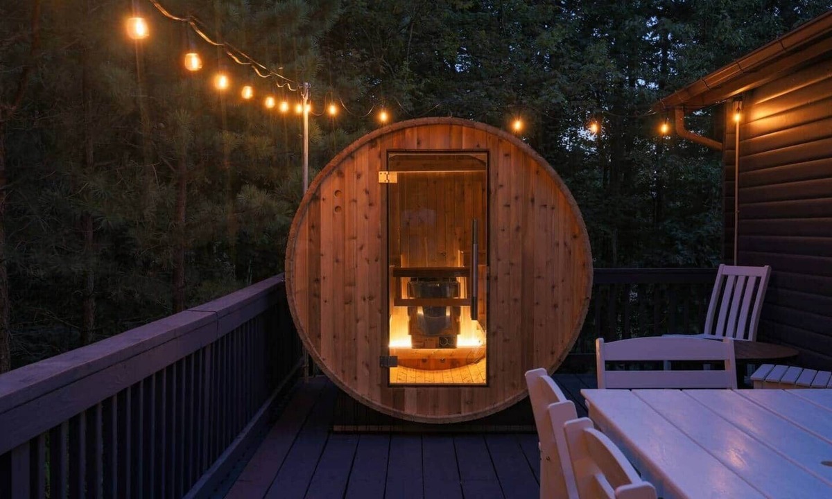 Kabletown House | Iconic Chalet: Sauna Hot Tub Fire Pit Plunge
