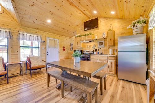 Dennis House | Idyllic Farm Setting! Granbury 'White Daisy Cabin'
