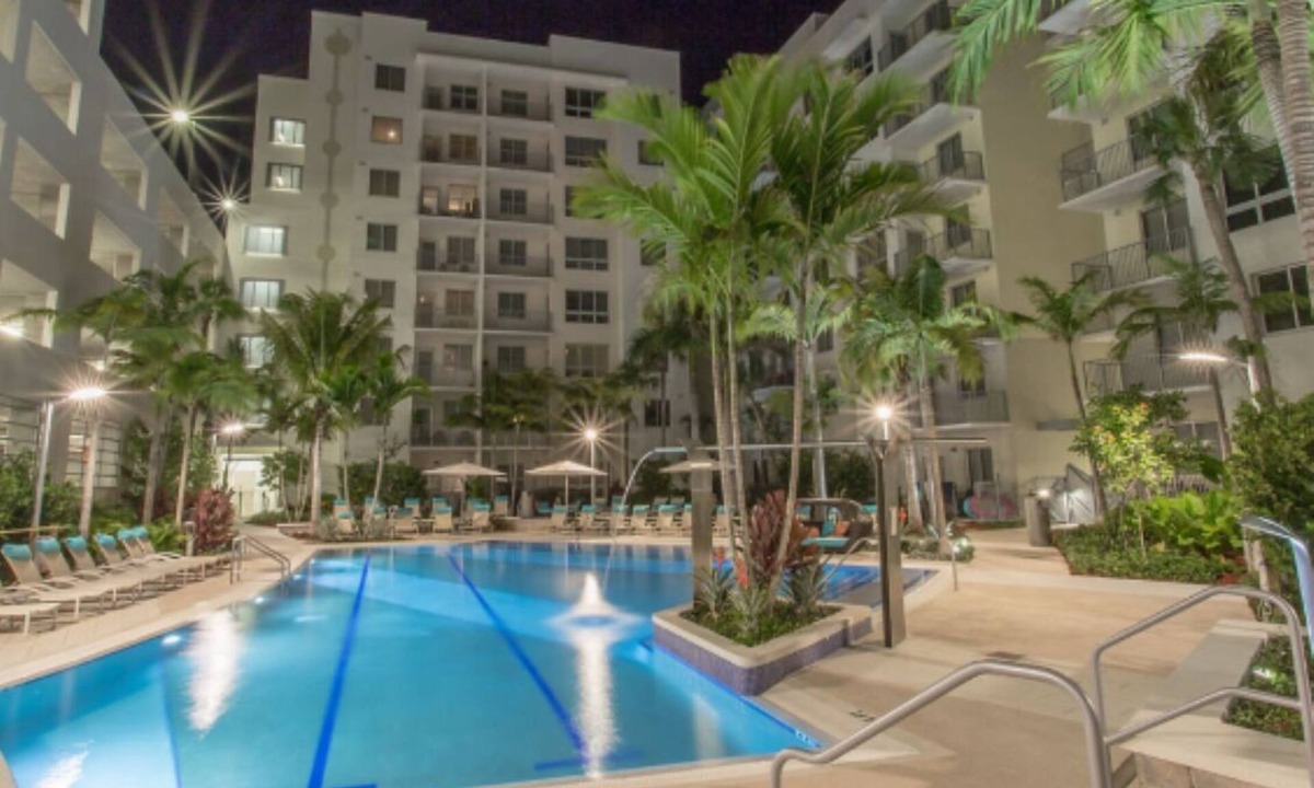 West Palm Beach Apartment | Immaculate 2-bedroom apartment in prime location!