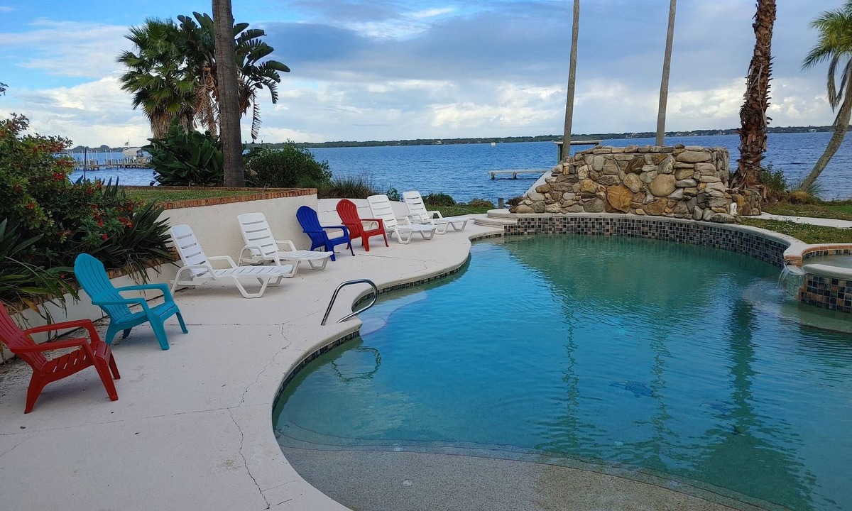 Tropic House | Inter-Coastal 2 BR Apt. within Villa with heated pool, kitchen and dining room