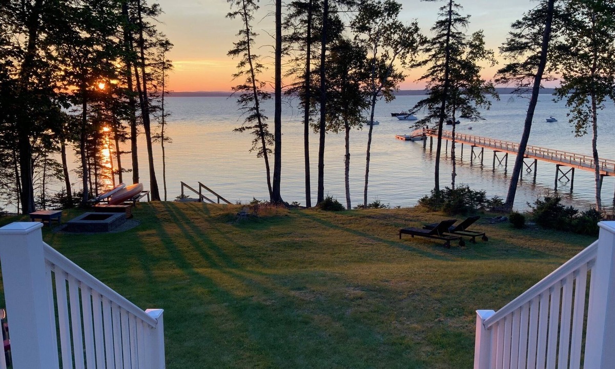 Islesboro Cottage | Island Beachside Cottage with Sunset Views