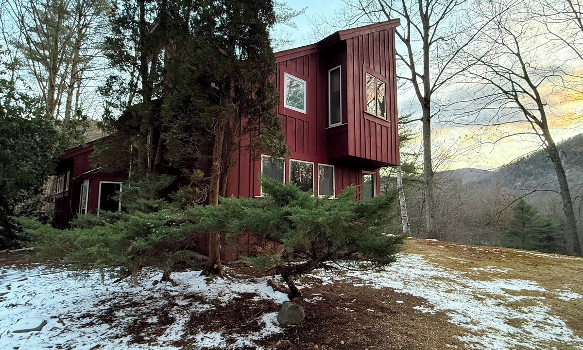 Charlemont Ski Chalet | Joia Verde: Mtn Chalet -120 Acres -Adventure Ski Hike MTB Rafting