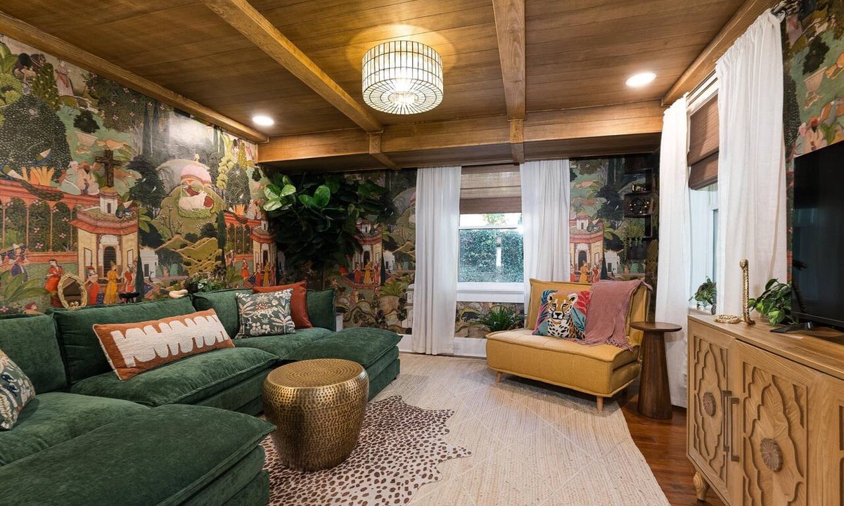 Staunton Apartment | Jungalu: Lush Jungle Retreat Downtown