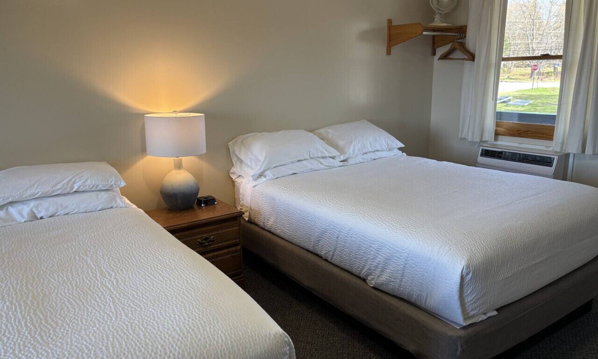 Greenville Junction Bed & Breakfast | Juniper Motel*Double Queen*RM17*Pet Friendly*Dock*ATV Access*Waterfront