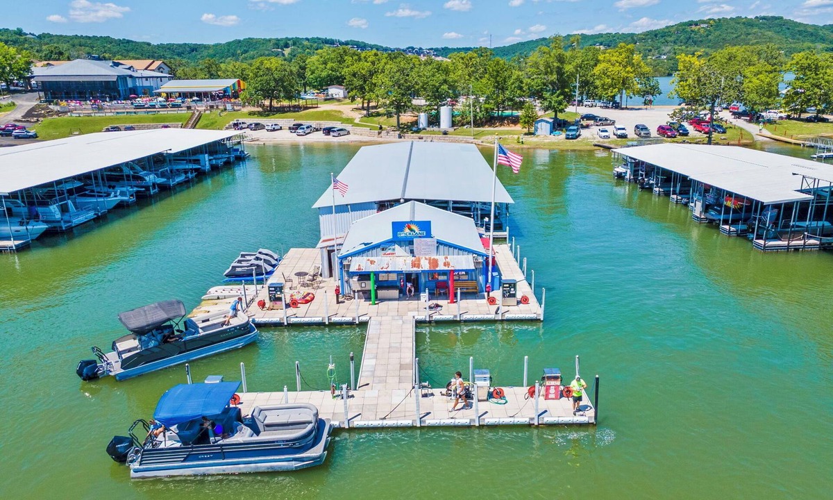 Indian Point Condo | King Suite w/Lakeview | Swim-Up Bar & Marina Access, Tiki Bar & Pet Friendly!