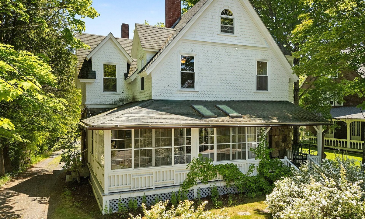 Bar Harbor House | La Maisonette - Historic Renovated 6 BR Downtown Bar Harbor