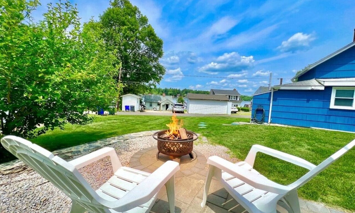 Hampstead House | Lake House Hampstead, NH 5 guests 2 bedrooms 3 beds 1 bath across from the lake