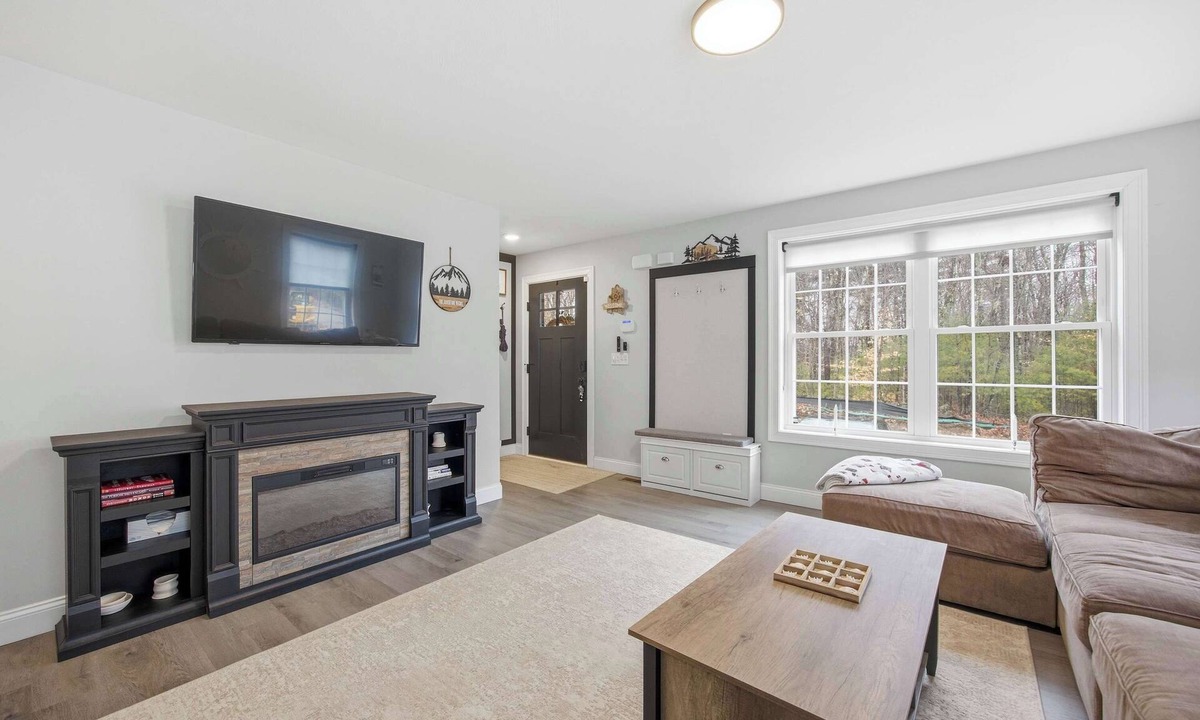 Laconia Condo | Lake Life Awaits: Steps to Weirs Beach & Fun Park