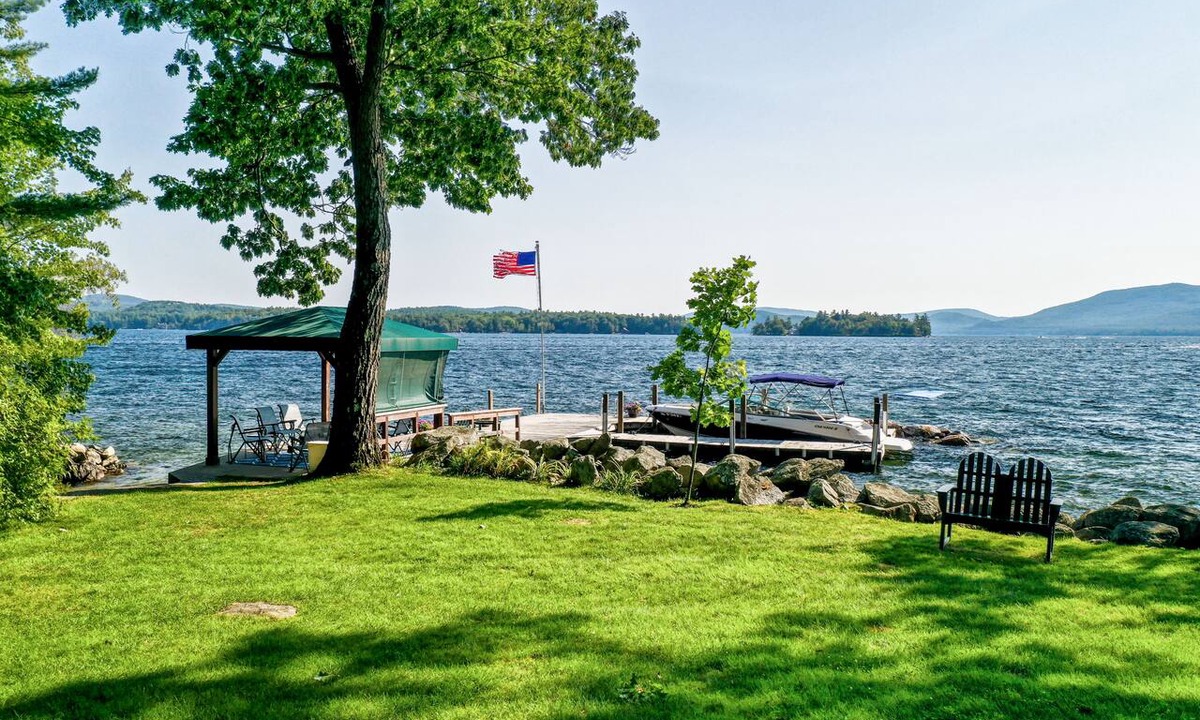 Wolfeboro House | Lake Winnipesaukee Waterfront Rental Wolfeboro NH Dock Sleeps 13