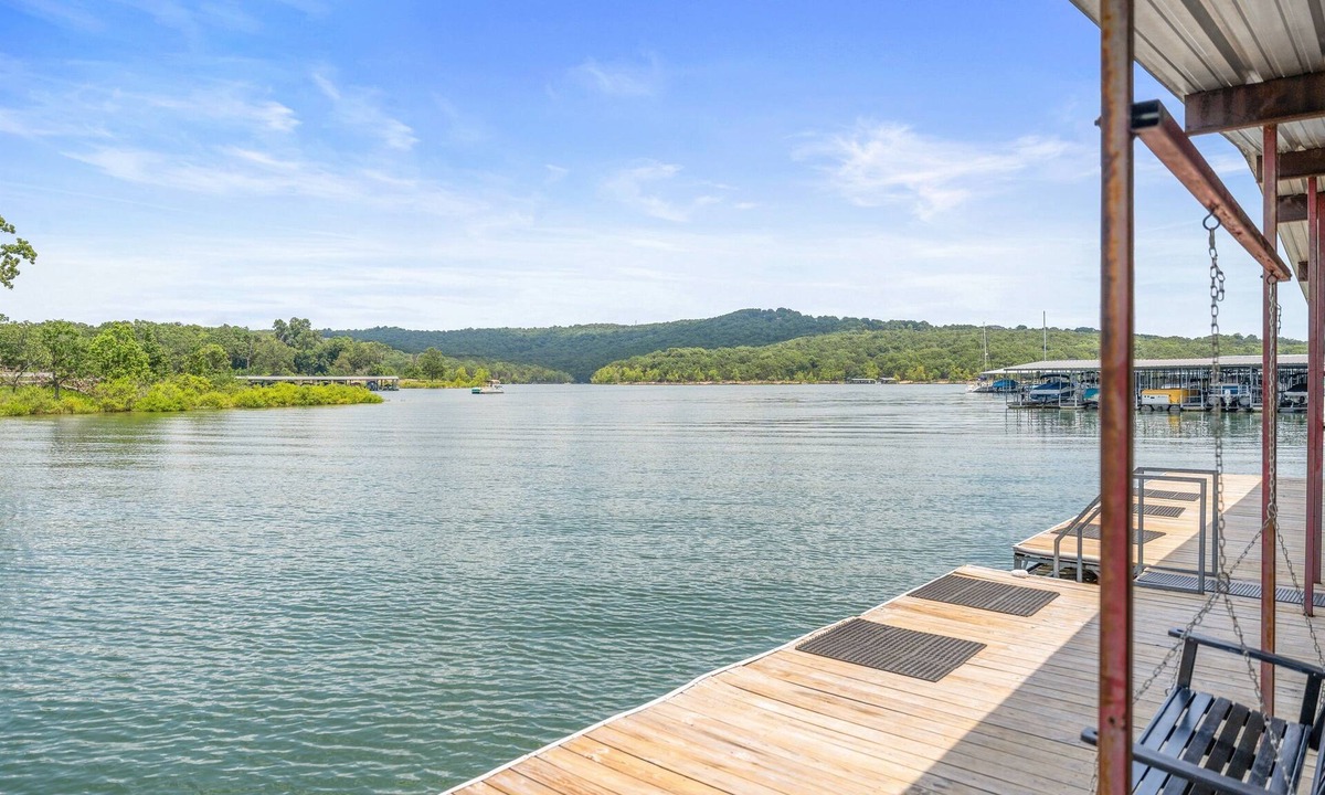 Kimberling City Cabin | Lakefront 2BR Cabin w/Pool + Swim & Boat dock