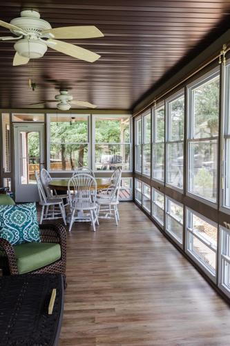 Wolf Creek House | Lakefront 5BR Dock, Kayaks, Hot Tub & Beach