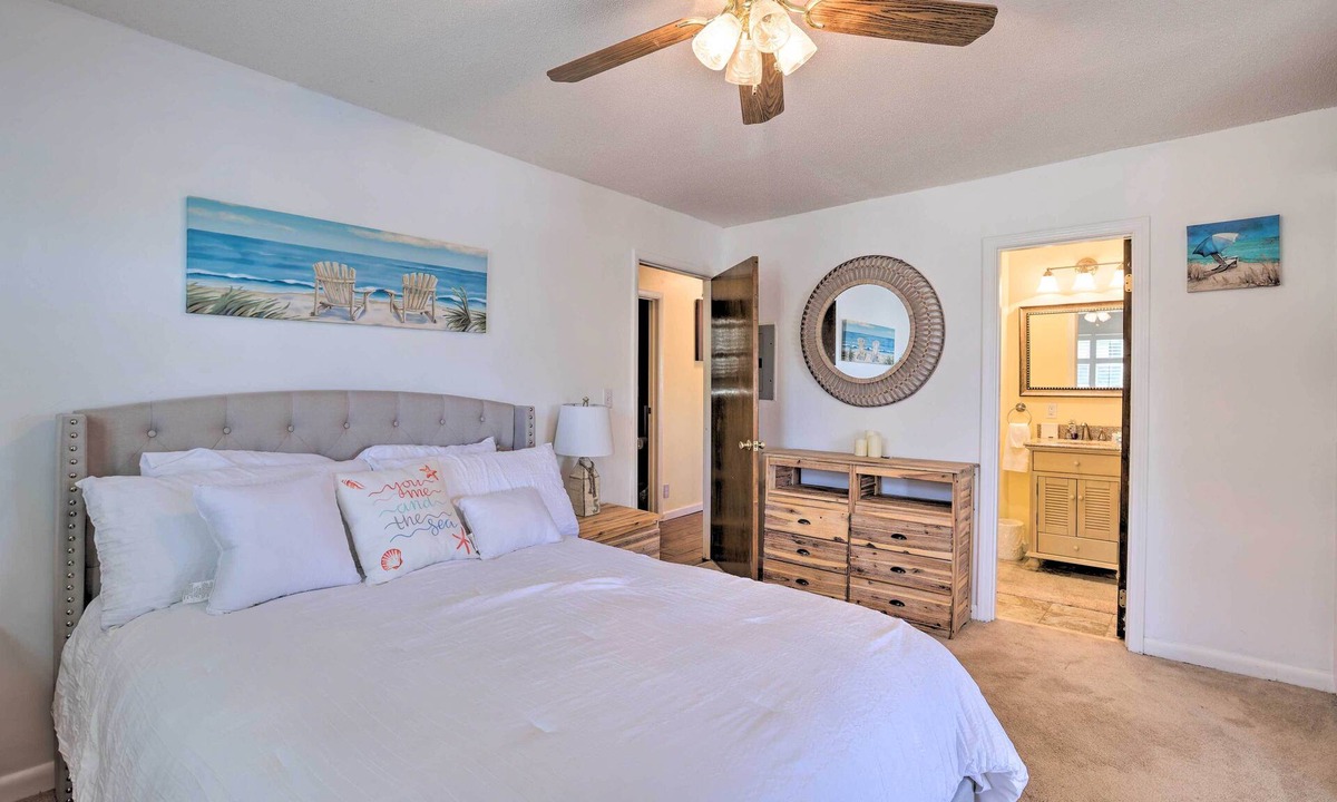 Riverside House | Lakefront Abode w/Dock ~ 15 Mi to Talladega!