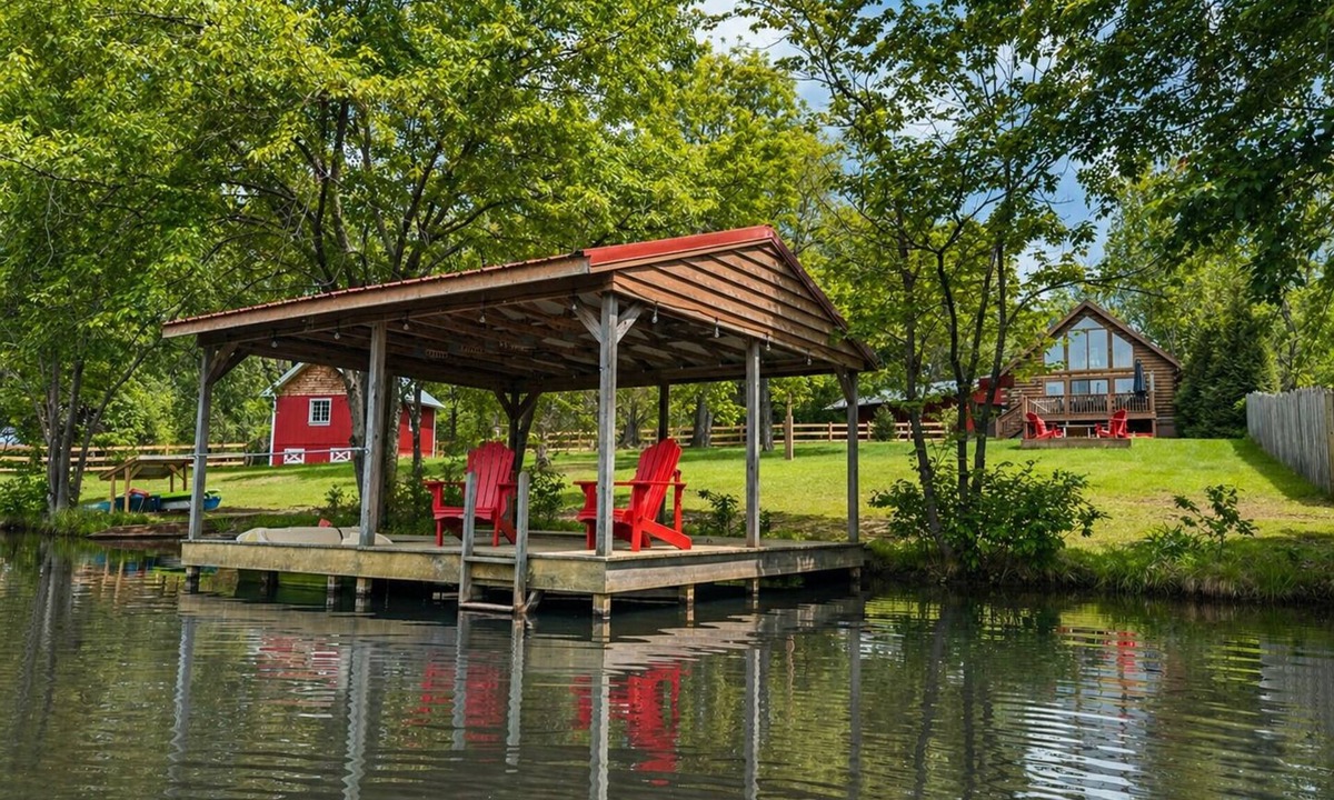 Trevilians Cabin | Lakefront Cabin - Farm Animals - Fish, Swim, Boat, Hike/Bike 5+Miles Trails