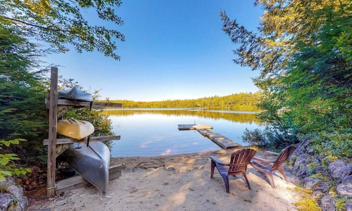Madison House | Lakefront cottage on Big Pea Porridge Pond w/private dock, beach, kayaks, canoe