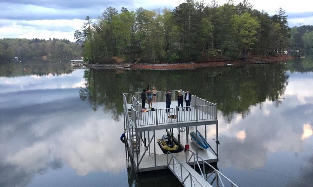 Blairsville House | Lakefront Gem, Mtn views, dock + HOT TUB