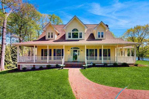 Mineral House | Lakefront home with private dock, kayaks, beach, badminton, firepit, & deck