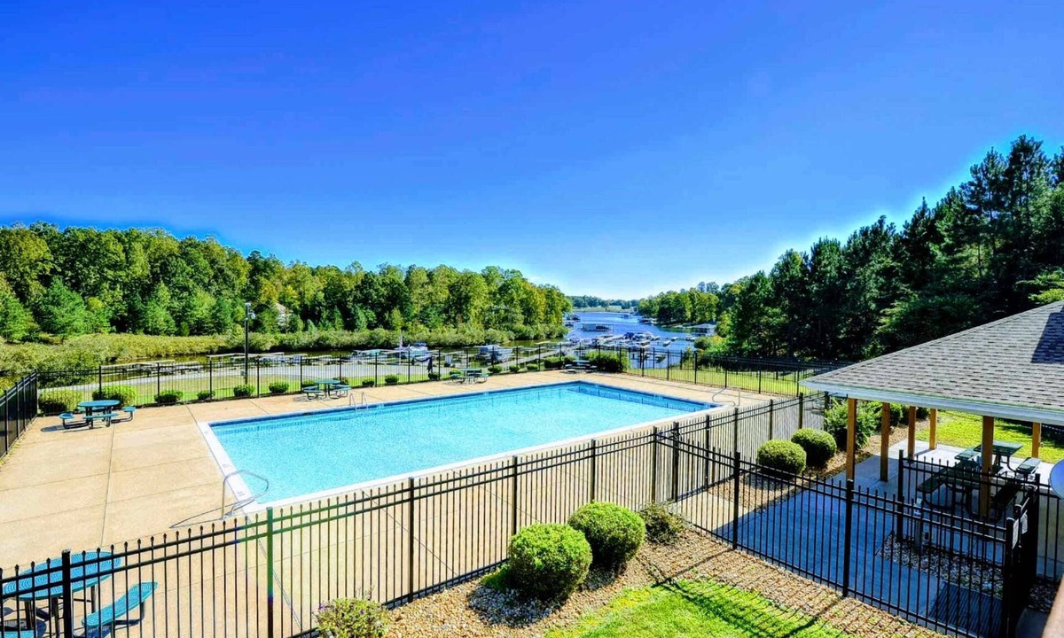 Mineral House | Lakefront Luxury 7BR, 7BA, Beach, Dock, Views