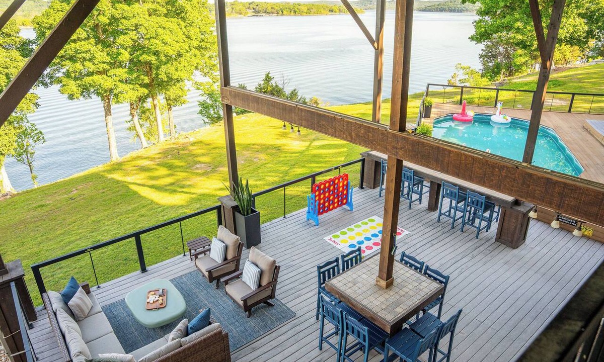 Lampe House | Lakehouse · Pool · Hot Tub · Games · Sleeps 18