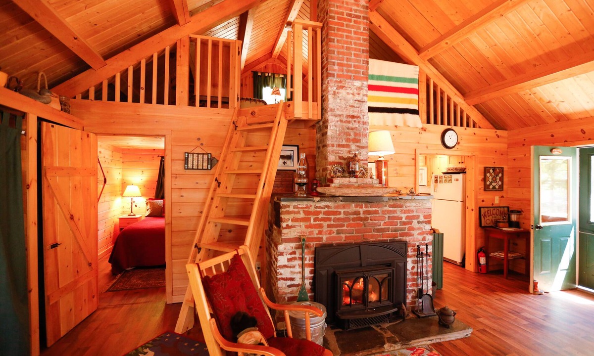 Ellsworth Cabin | Lakeside Pine Cone Cabin 30' private beach & dock, Fireplace , Kayaks, Canoe