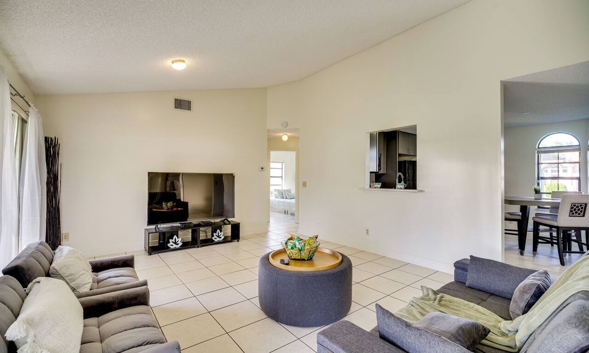 Palm Bay House | Lanai + Backyard! Sunny Retreat in Palm Bay