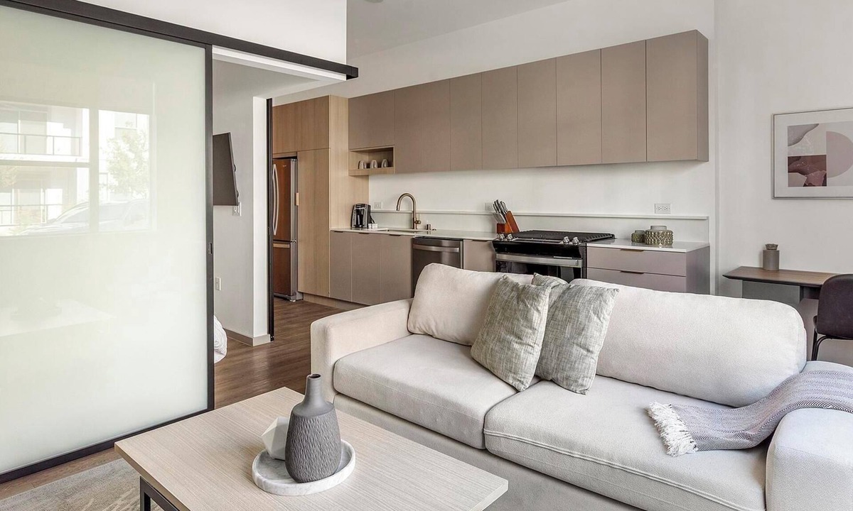 Spring Valley Apartment | Landing | Chic Studio, Gym, Pool