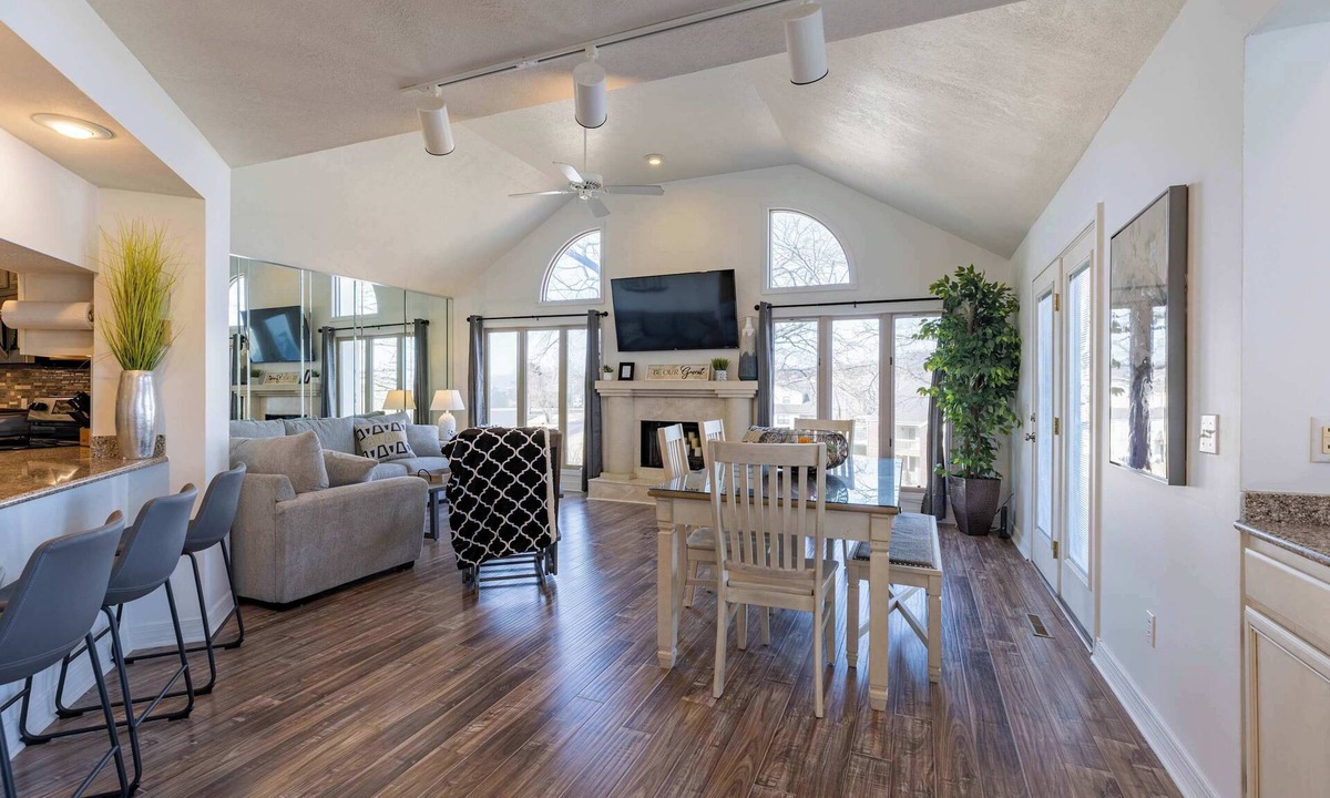 Table Rock Villa | Large 3 BR/2.5BTH Villa