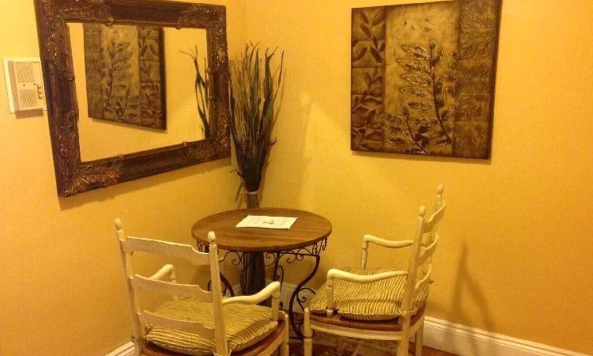 West Fens Condo | LARGE Studio Fenway/BackBay close to HOSPITALS & T