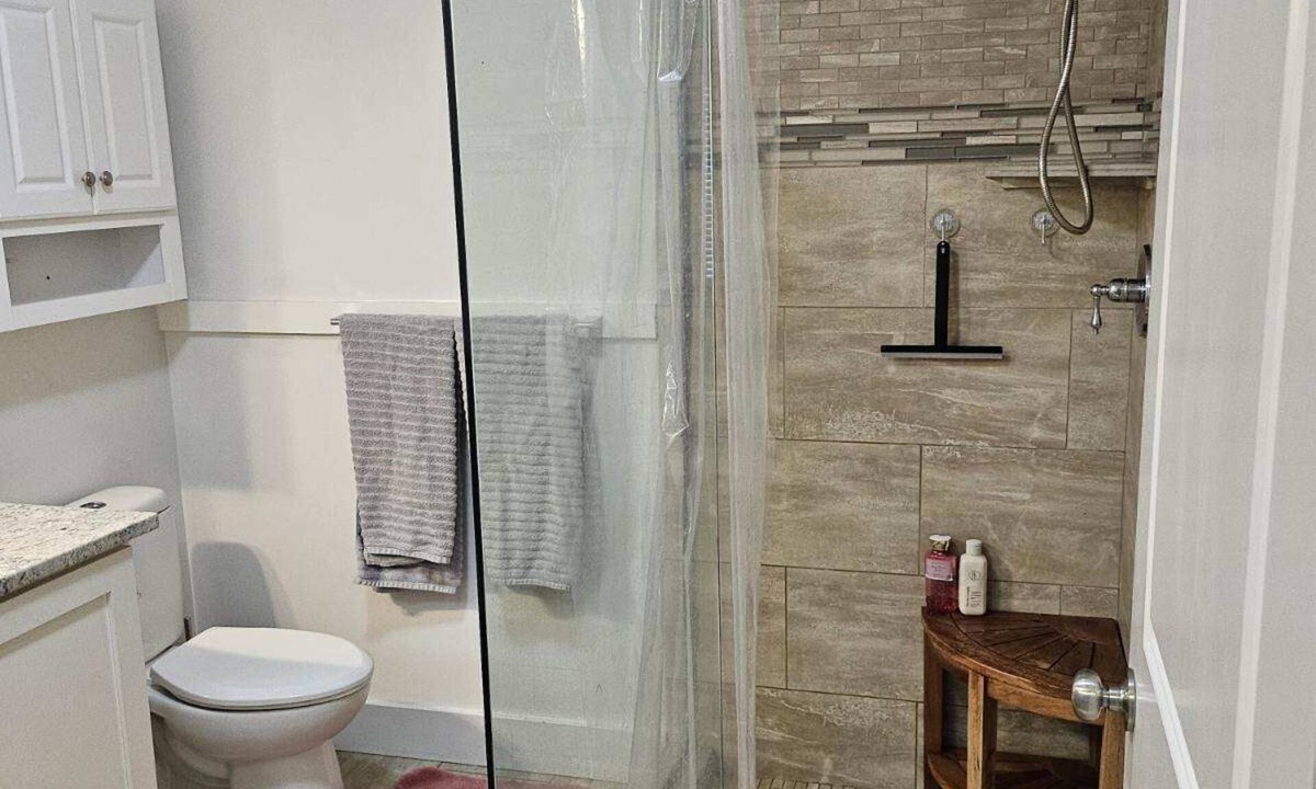 Logan Apartment | Large Studio with open concept, king size bed