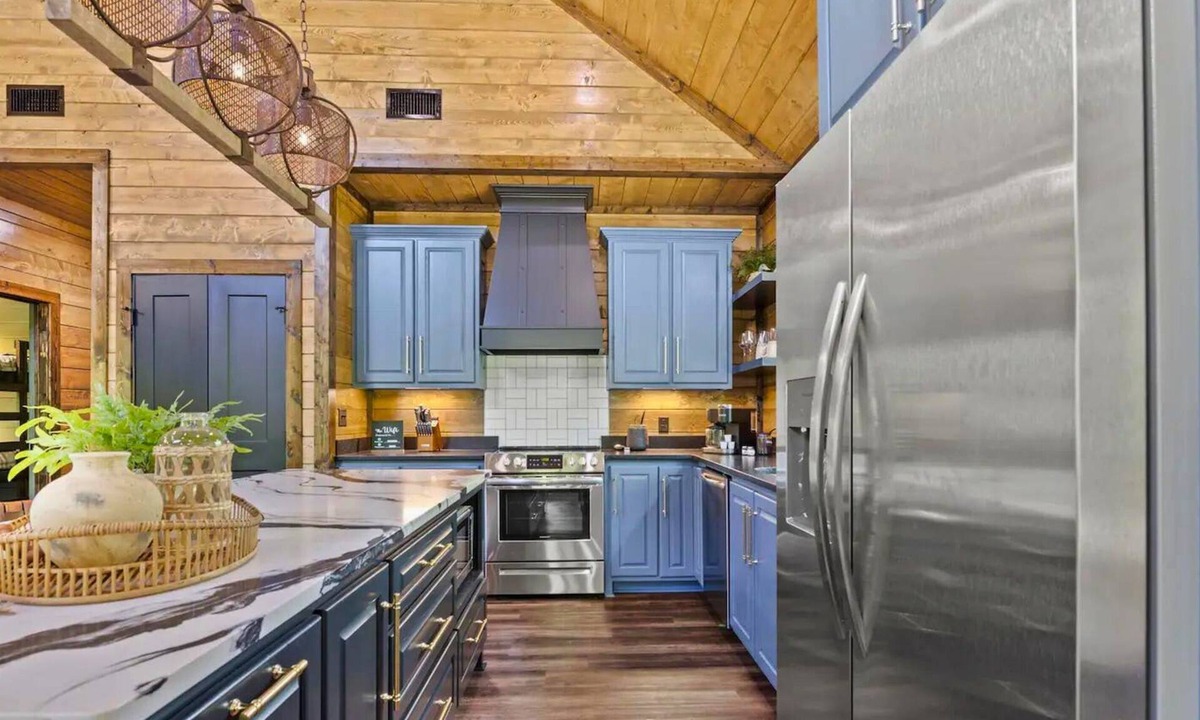 Broken Bow Cabin | Latitude Adjustment Cabin: Poolside Family Getaway