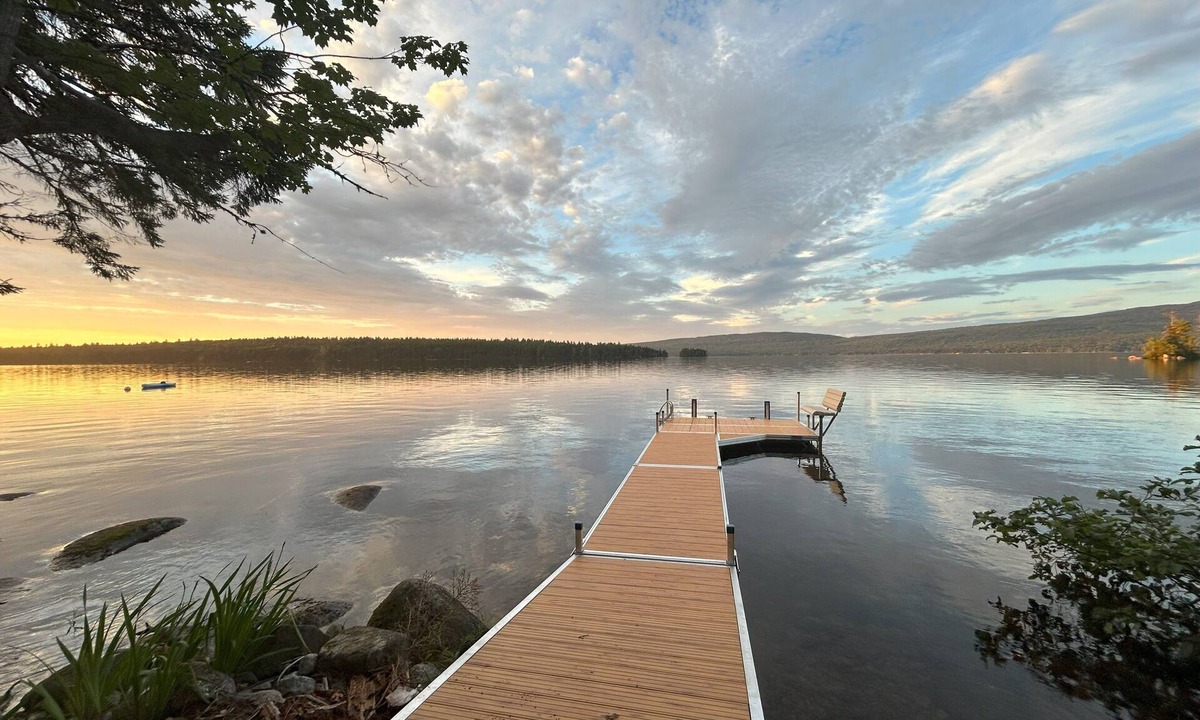 Rangeley Plantation Cabin | Lazy Dog Lakefront Cabin - a cozy retreat on tranquil Mooselookmeguntic Lake