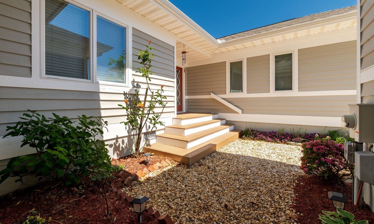Cedar Neck House | Linens provided Beautiful One Level Home Pool Tennis