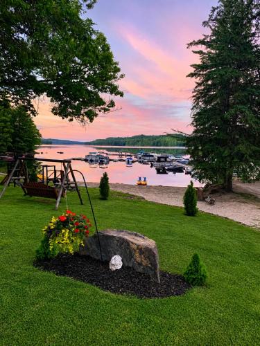 Algonquin Highlands Resort | Little Hawk Resort & Marina