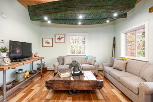 Gilford House | Lockes Hill Retreat - Close to Gunstock