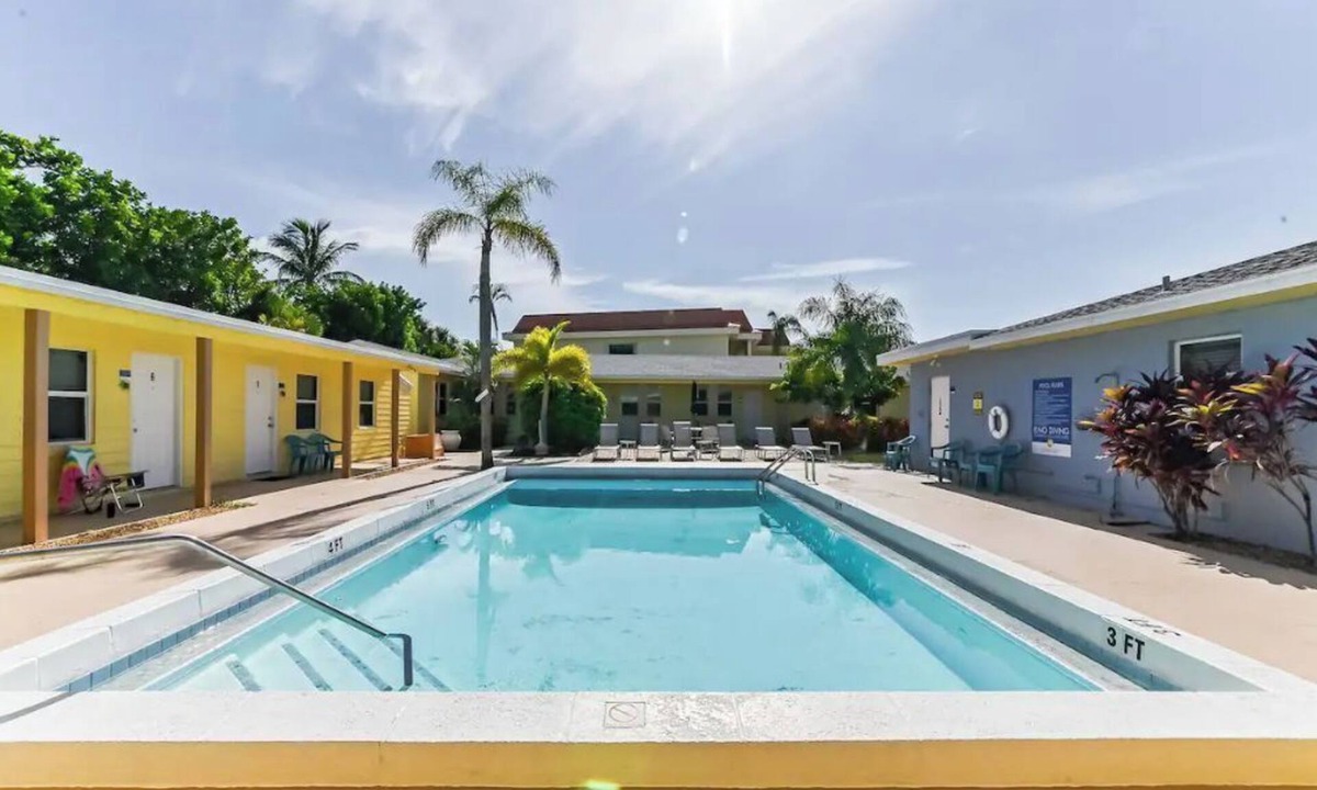 Palm Beach Shores Apartment | Lovely 1 Bedroom Steps from the Beach