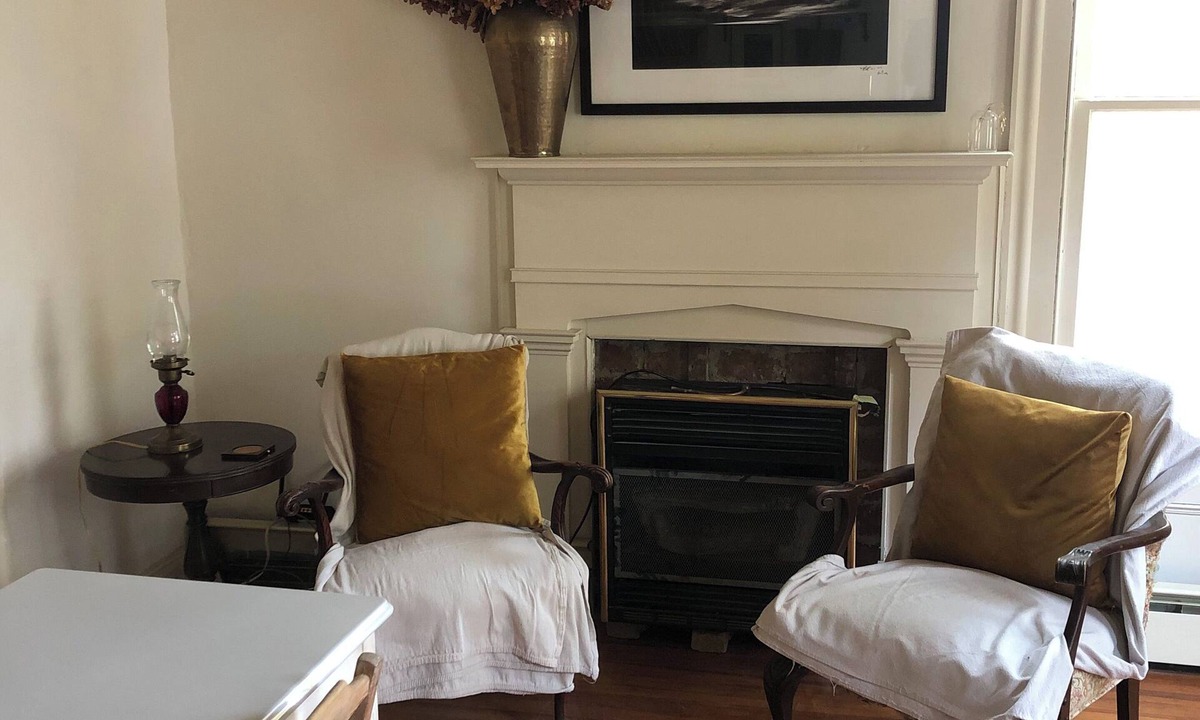 Coxsackie Apartment | Lovely 1-bedroom apartment in newly renovated historic house