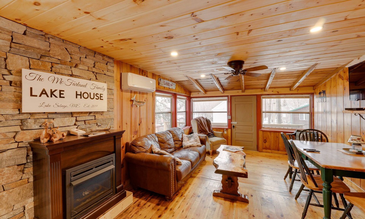 South Casco Cabin | Lovely Maine Cabin w/Deck, Gas Grill & Fire Pit!
